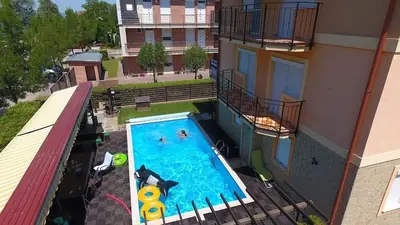 Móricz Apartmanok Siófok – épület és udvar, 5. kép
