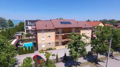 Móricz Apartmanok Siófok – épület és udvar, 12. kép