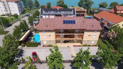 Móricz Apartmanok Siófok – épület és udvar, 14. kép